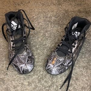 Boys size 6 Adidas soccer/football kleets